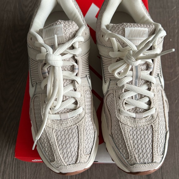 SOLD /Nike Zoom Vomero - Brand New - Picture 3 of 4